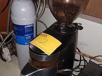 Lot 2 - koffiemolen - afbeelding 2 van  3