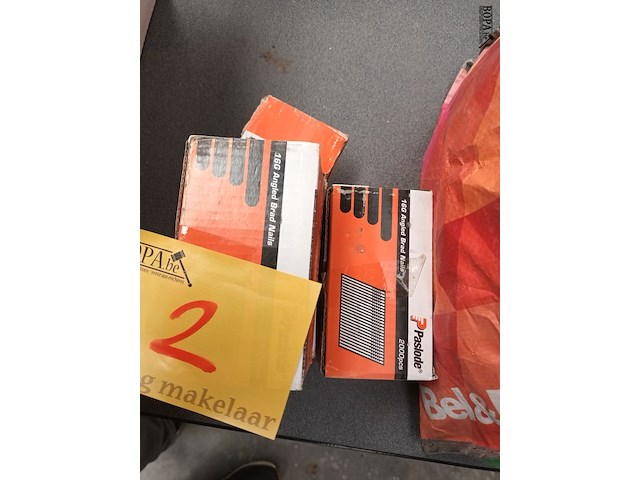 Lot 2 - lot paslode nagels - afbeelding 3 van  4