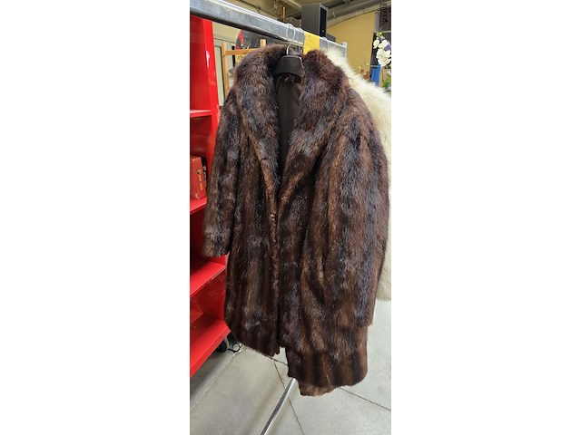 Lot 2 - lot pelsmantels 6 stuks - afbeelding 5 van  7