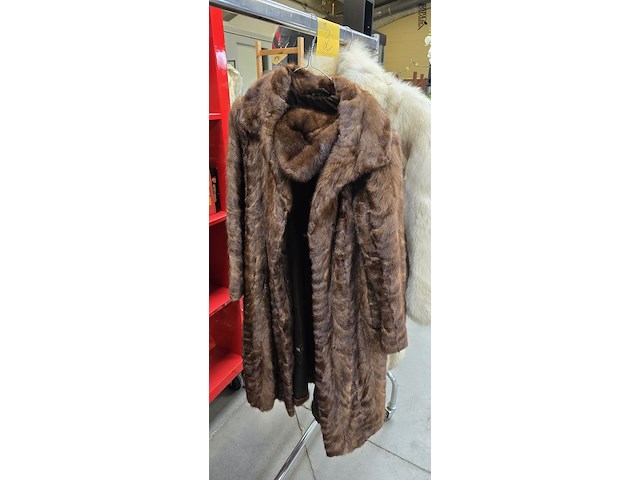 Lot 2 - lot pelsmantels 6 stuks - afbeelding 6 van  7