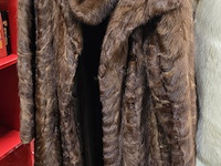 Lot 2 - lot pelsmantels 6 stuks - afbeelding 6 van  7