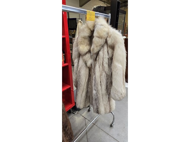 Lot 2 - lot pelsmantels 6 stuks - afbeelding 7 van  7