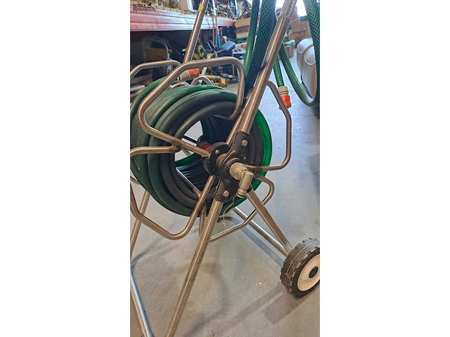 Lot 2 - metalen slanghaspelwagen met tuinslang - afbeelding 3 van  3