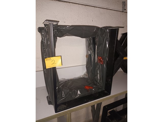 Lot 2 - metalen tafelpoten trapezium. 6 stuks - afbeelding 1 van  3