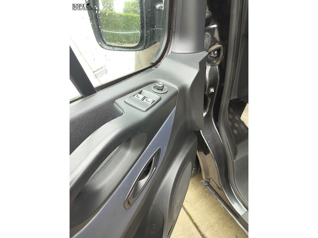 Lot 2 - opel vivaro (2017-chass.w0lj7d604hv653975) - afbeelding 2 van  18
