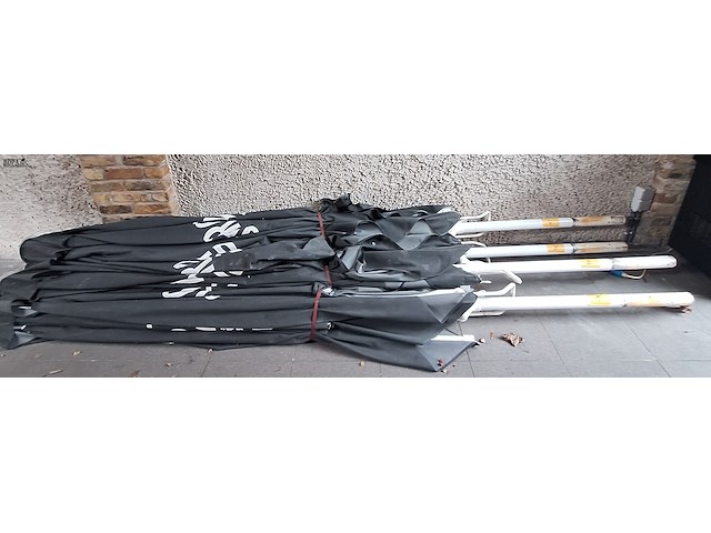 Lot 2 - parasol met voet - afbeelding 3 van  4