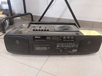 Lot 2 - radio sony cfd-50l