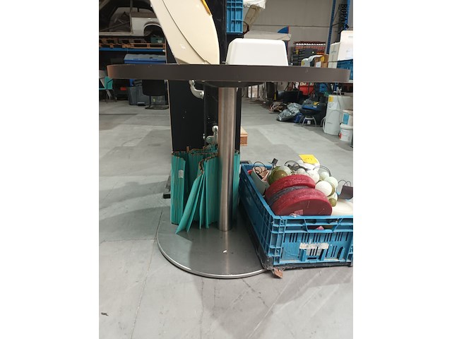 Lot 2 - ronde keukentafel - afbeelding 2 van  2