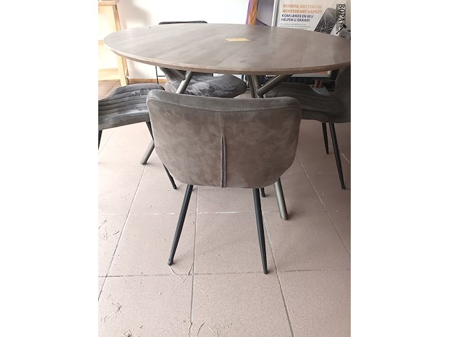 Lot 2 - ronde tafel met 4 stoelen - afbeelding 3 van  3