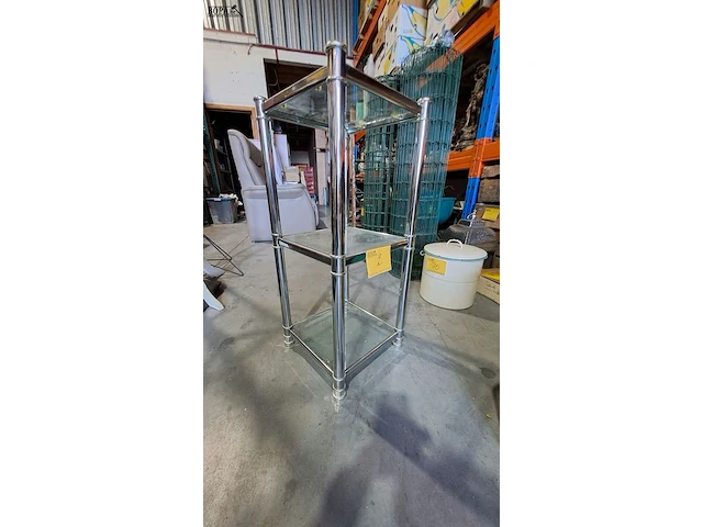 Lot 2 - sidetable in glanzend chrome en glazen legplanken - afbeelding 1 van  3