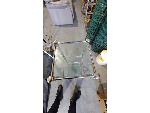 Lot 2 - sidetable in glanzend chrome en glazen legplanken - afbeelding 3 van  3