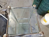 Lot 2 - sidetable in glanzend chrome en glazen legplanken - afbeelding 3 van  3