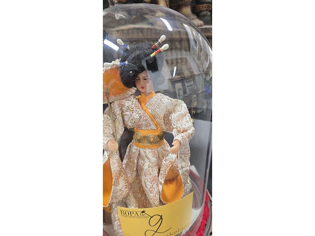 Lot 2 - stolp met pop - afbeelding 2 van  2