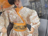 Lot 2 - stolp met pop - afbeelding 2 van  2