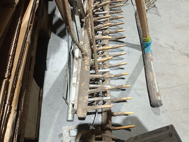 Lot 2 - trekker en harken. 6 stuks - afbeelding 3 van  3
