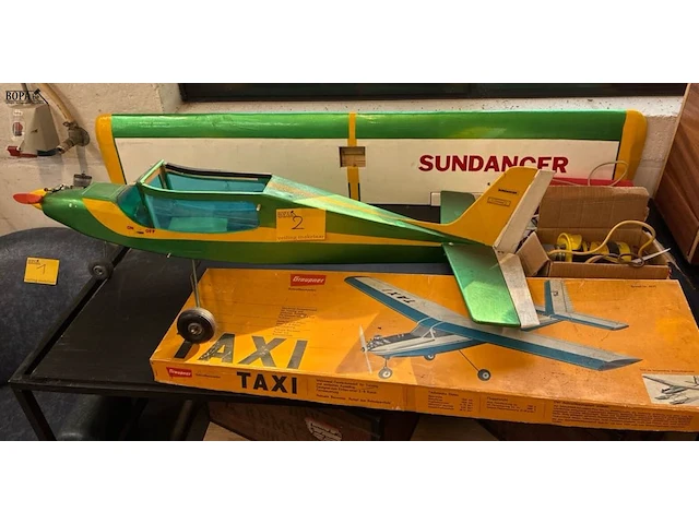 Lot 2 - vintage graupner taxi modelvliegtuig - afbeelding 1 van  6