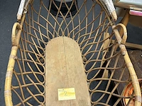 Lot 2 - vintage rotan babywiegje met ovale rieten mand