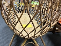 Lot 2 - vintage rotan babywiegje met ovale rieten mand - afbeelding 2 van  3