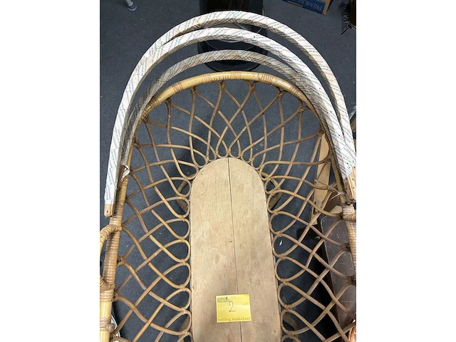 Lot 2 - vintage rotan babywiegje met ovale rieten mand - afbeelding 3 van  3