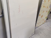 Lot 2 - white boards - 2 stuks