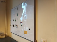 Lot 2 - whiteboard met sleutelhaakjes - afbeelding 2 van  2