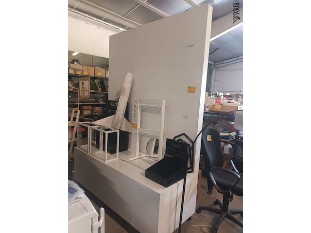 Lot 2 - winkel displaywand - afbeelding 1 van  4