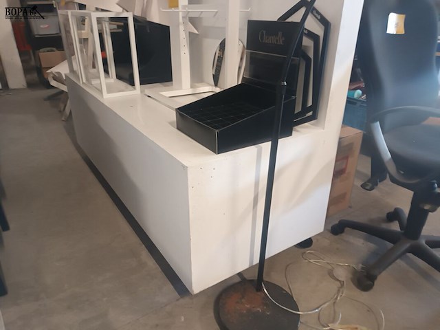 Lot 2 - winkel displaywand - afbeelding 2 van  4