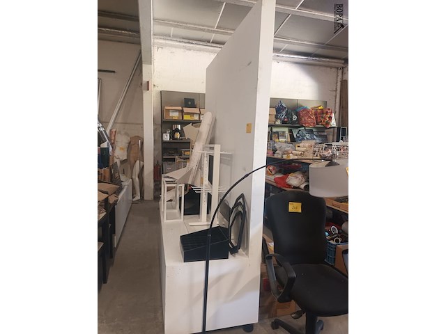 Lot 2 - winkel displaywand - afbeelding 3 van  4