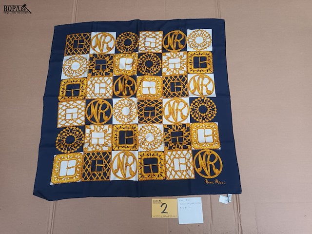 Lot 2 - zijden sjaal nina ricci - afbeelding 1 van  3