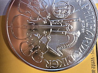 Lot 2 - zilveren wiener philharmoniker munt 2 stuks - afbeelding 2 van  3