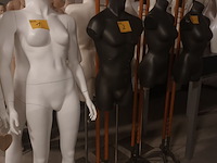 Lot 2 - zwarte torso man met statief - afbeelding 4 van  4