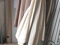 Lot 2 - zweef parasols. 2 stuks - afbeelding 2 van  5