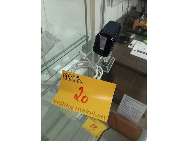 Lot 20 - apple smartwatch - afbeelding 1 van  3