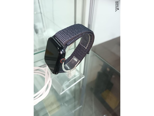 Lot 20 - apple smartwatch - afbeelding 2 van  3