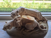 Lot 20 - beeld leeuwinnen - afbeelding 2 van  4