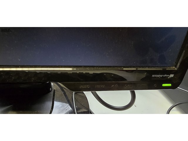 Lot 20 - benq computerscherm met toetsenbord - afbeelding 3 van  4