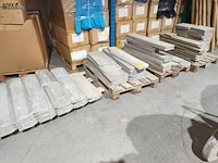 Lot 20 - betonnen boordstenen en dallen - afbeelding 3 van  4