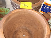Lot 20 - bloempotten aardewerk. 2 stuks