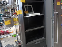 Lot 20 - boekenkast met lades