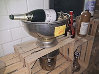 Lot 20 - champagne emmers, karaffen en flessen