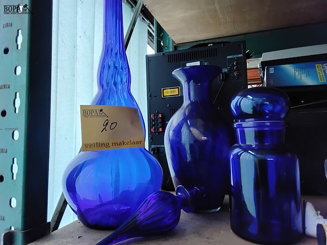 Lot 20 - cobaltblauwe vazen decoratie - afbeelding 1 van  1