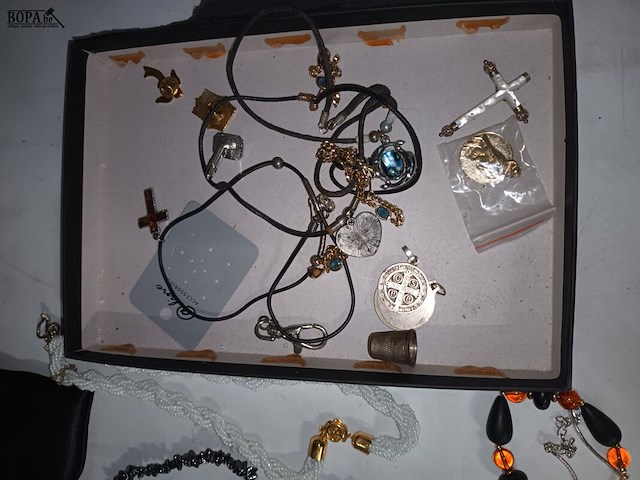 Lot 20 - halskettingen. 40 stuks - afbeelding 2 van  7