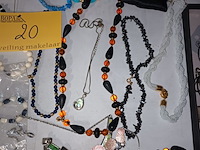 Lot 20 - halskettingen. 40 stuks - afbeelding 3 van  7