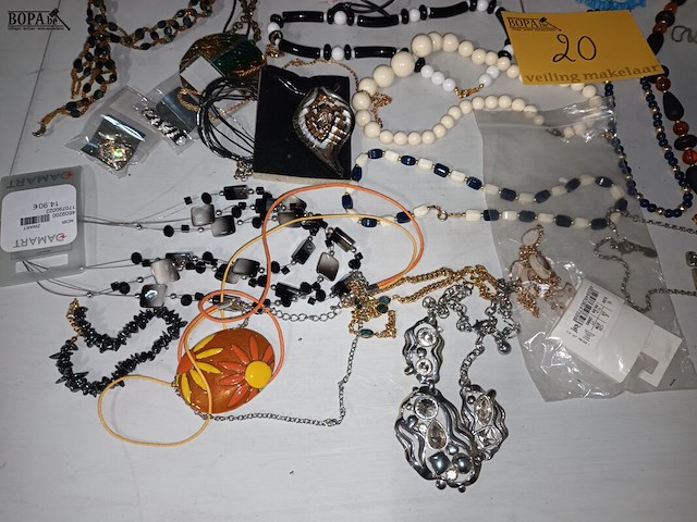 Lot 20 - halskettingen. 40 stuks - afbeelding 5 van  7