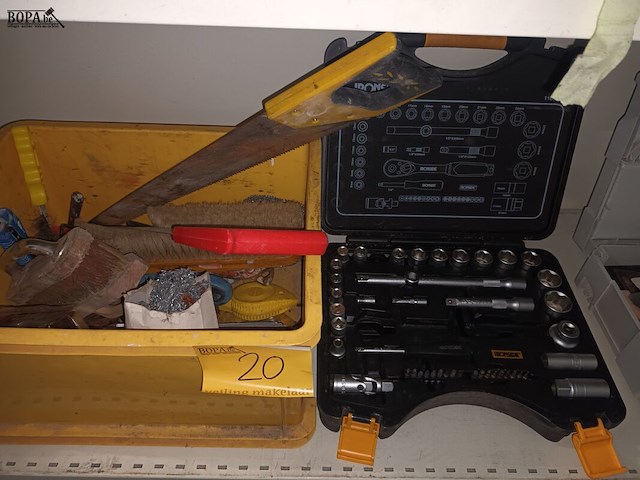Lot 20 - handgereedschap en doppenset - afbeelding 1 van  5