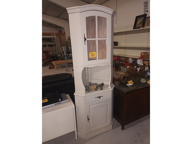 Lot 20 - hoekkast - afbeelding 1 van  2
