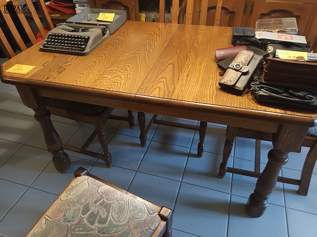 Lot 20 - houten eetkamertafel - afbeelding 1 van  4