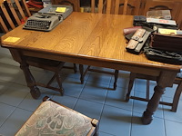 Lot 20 - houten eetkamertafel - afbeelding 1 van  4