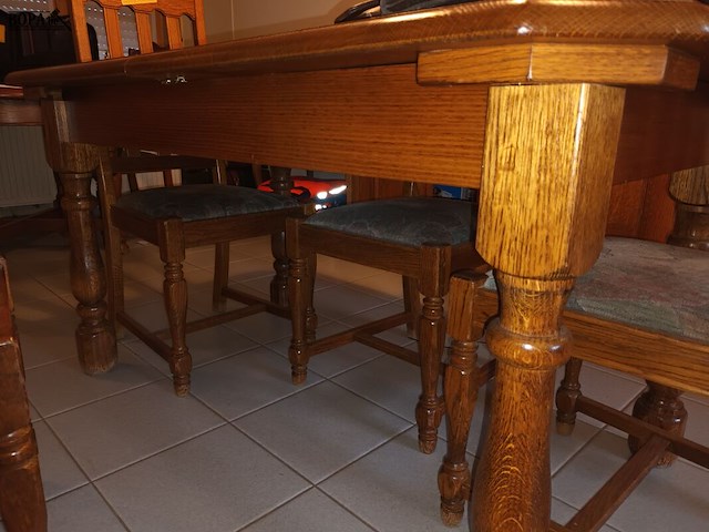 Lot 20 - houten eetkamertafel - afbeelding 2 van  4