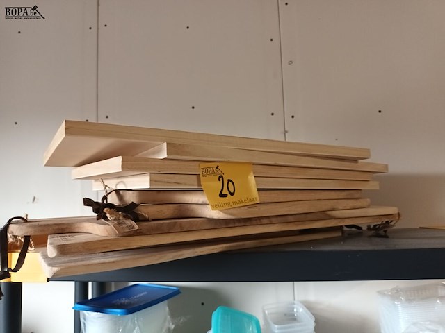 Lot 20 - houten serveerplanken. 9 stuks - afbeelding 1 van  4